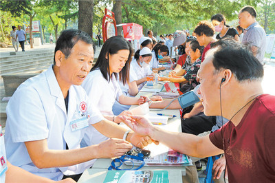进社区送健康