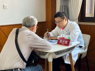 健康义诊,情暖重阳--复旦大学2023年敬老月退休教职工健康义诊咨询活动顺利举办