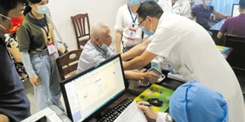 全力推进60岁以上老年人疫苗接种工作