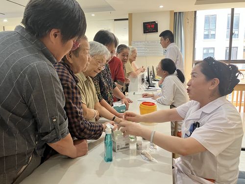 鸠江区清水街道罗兰社区 关爱老年健康 公益义诊科普行