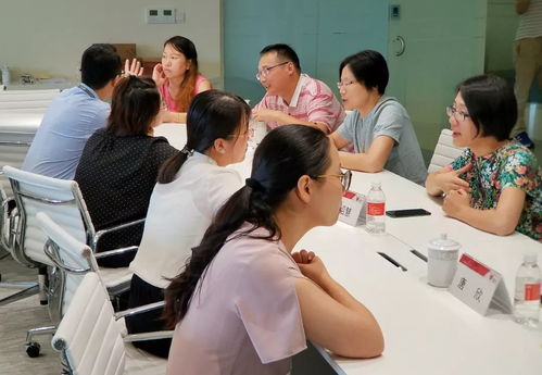 健康咨询台企行 义诊服务暖人心