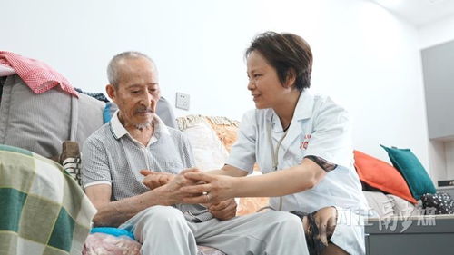 资中县开展健康敲门行动 托起失能老人幸福夕阳红